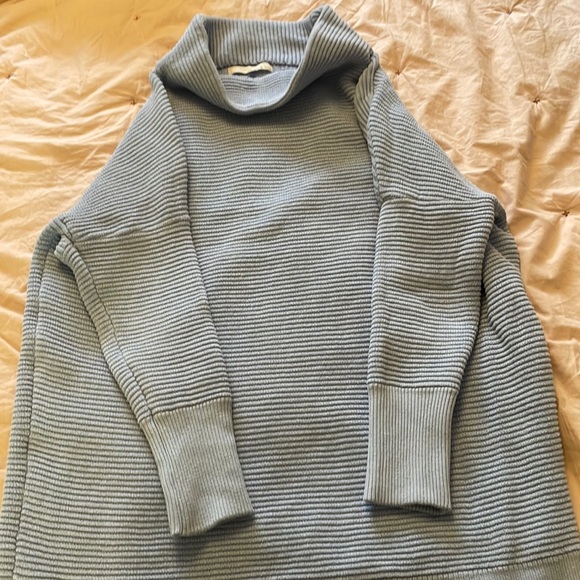 Light blue attoman tunic (still in stores) - Picture 1 of 3